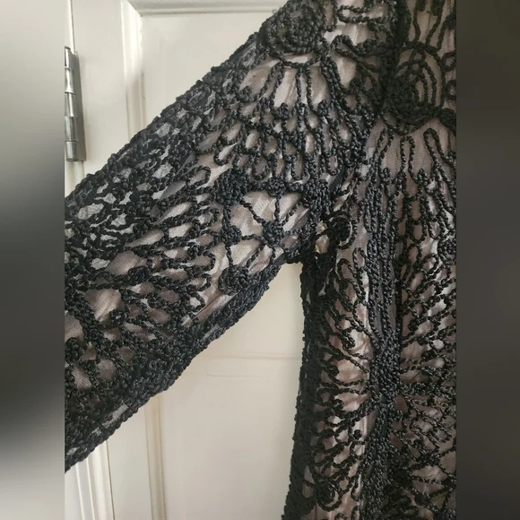 Romantic Floral Supreme Soutache Black Crochet Tunic Top Like New. - Picture 6 of 7